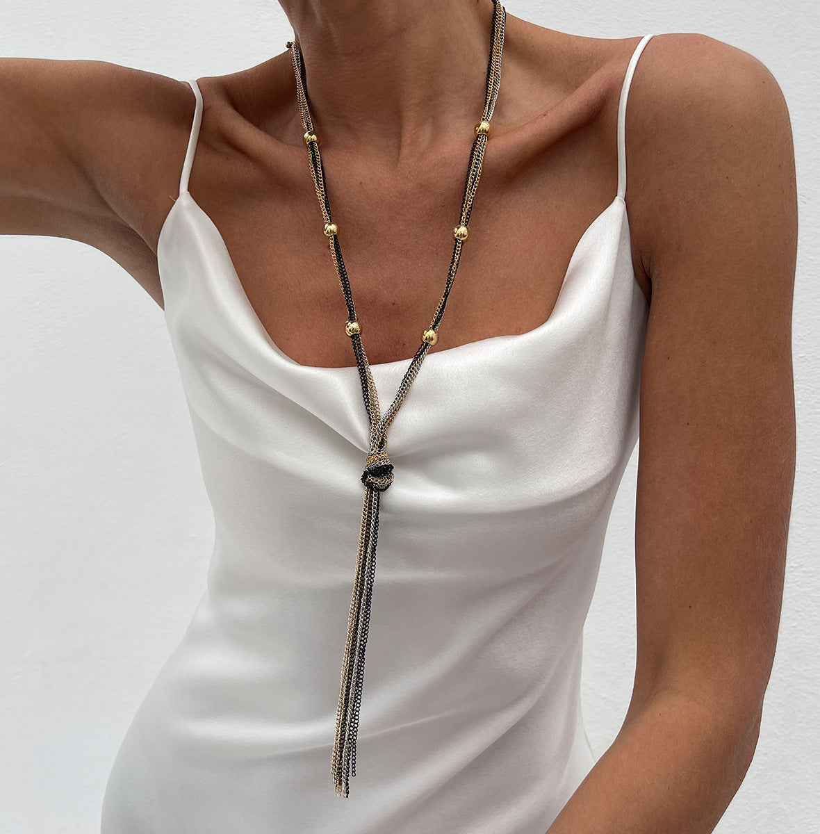 Fashionable Long Metal Chain Tassel Necklace With Geometric Design