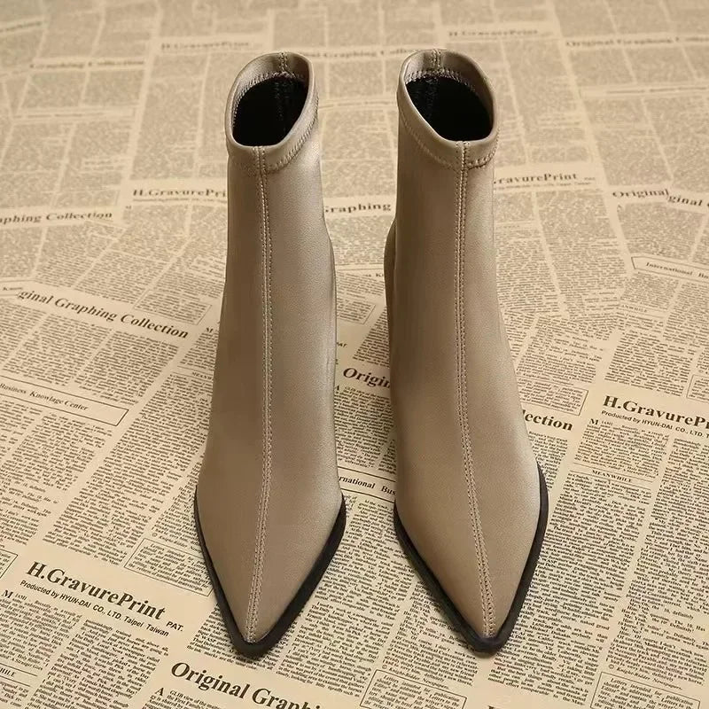 Bily Boots