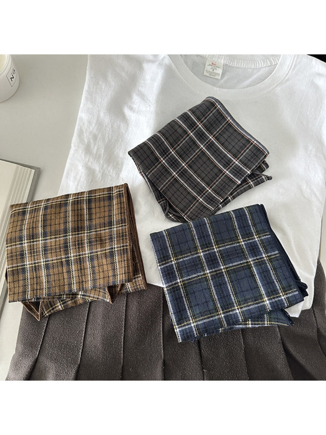 Scarvii - Retro Plaid Triangle Scarf