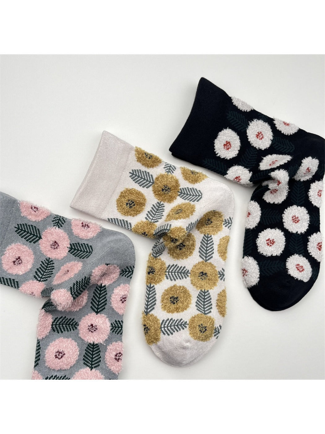 Rufia - Retro Mid-calf Socks with Floral Leaf Patterns