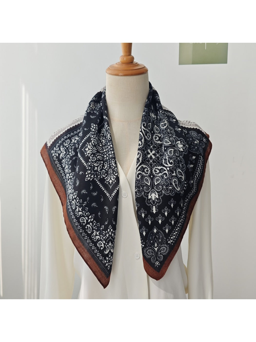 Scarvii - 27'' Paisley Patchwork Square Scarf - Vintage &amp; Elegant