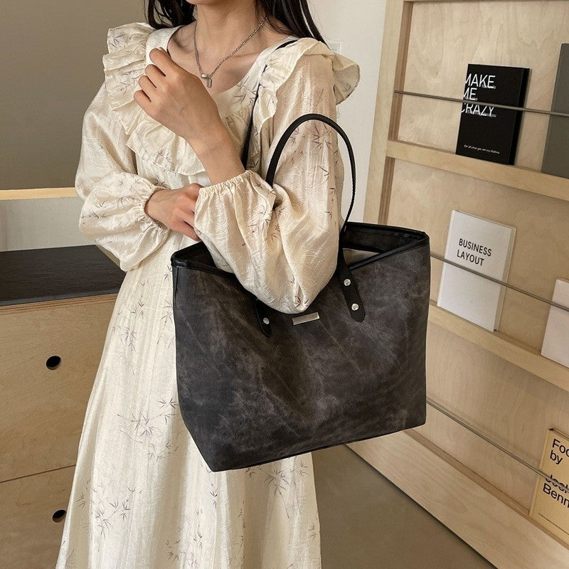 Retro Handbag With Pendant