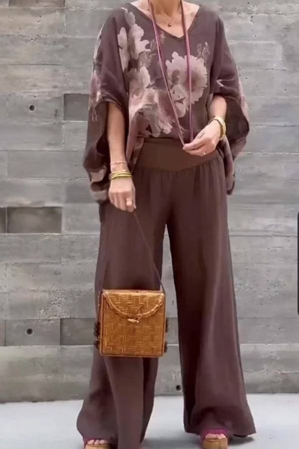 V-neck cotton and linen printed top and trousers casual suit