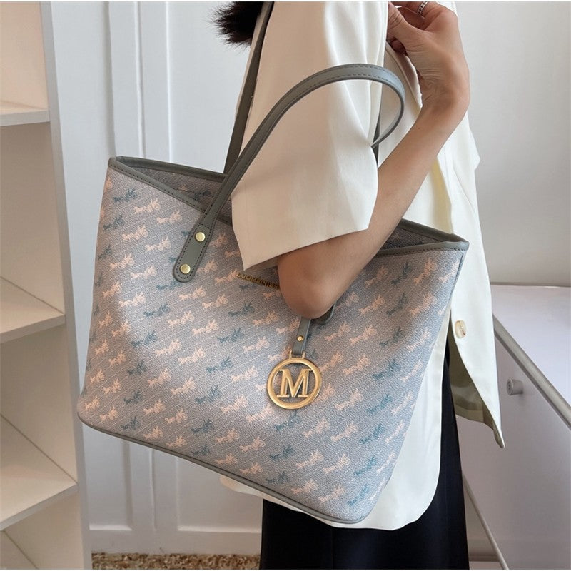 Retro Handbag With Pendant