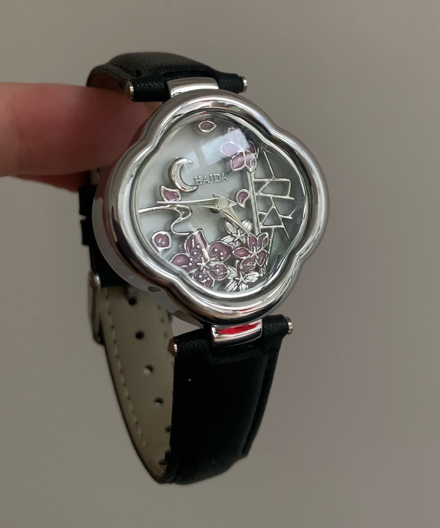 Cute Black Metal Leather Hardlex Crystal Watches