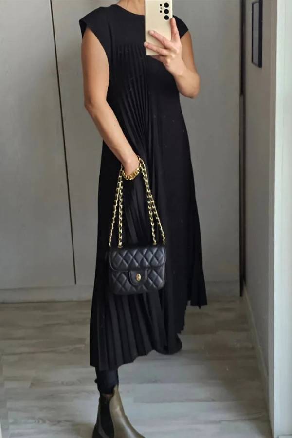 Sleeveless pleated simple solid color dress