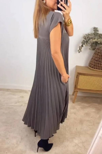 Sleeveless pleated simple solid color dress