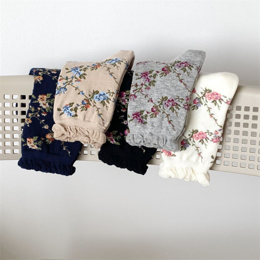 Rufia - Vintage Floral Lace Pattern Socks