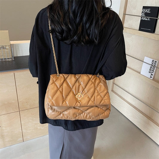 Retro Handbag With Pendant