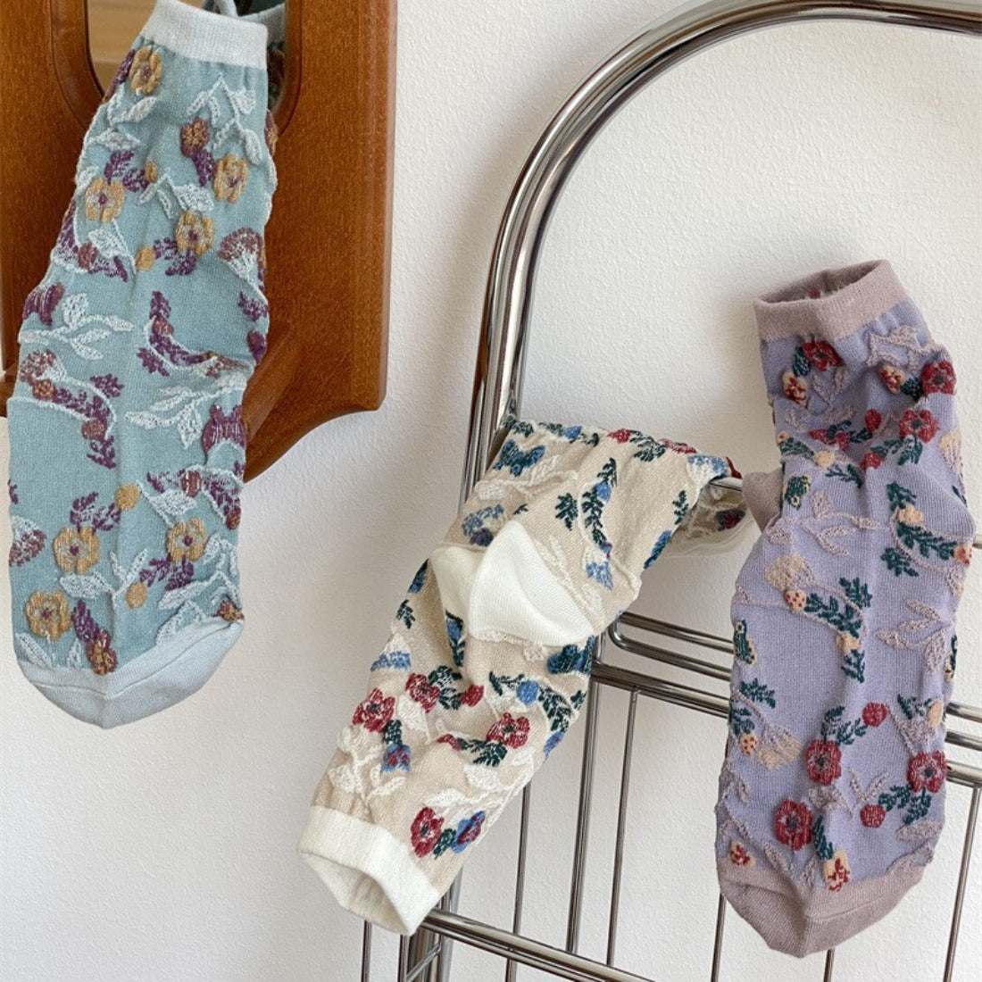 Rufia - Embossed Vintage Floral Pattern Mid-Calf Socks
