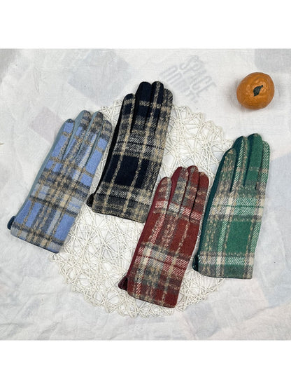 Gloving - Women's Knitted Winter Gloves with Plaid Patterns