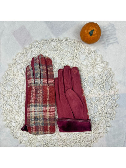 Gloving - Women's Knitted Winter Gloves with Plaid Patterns