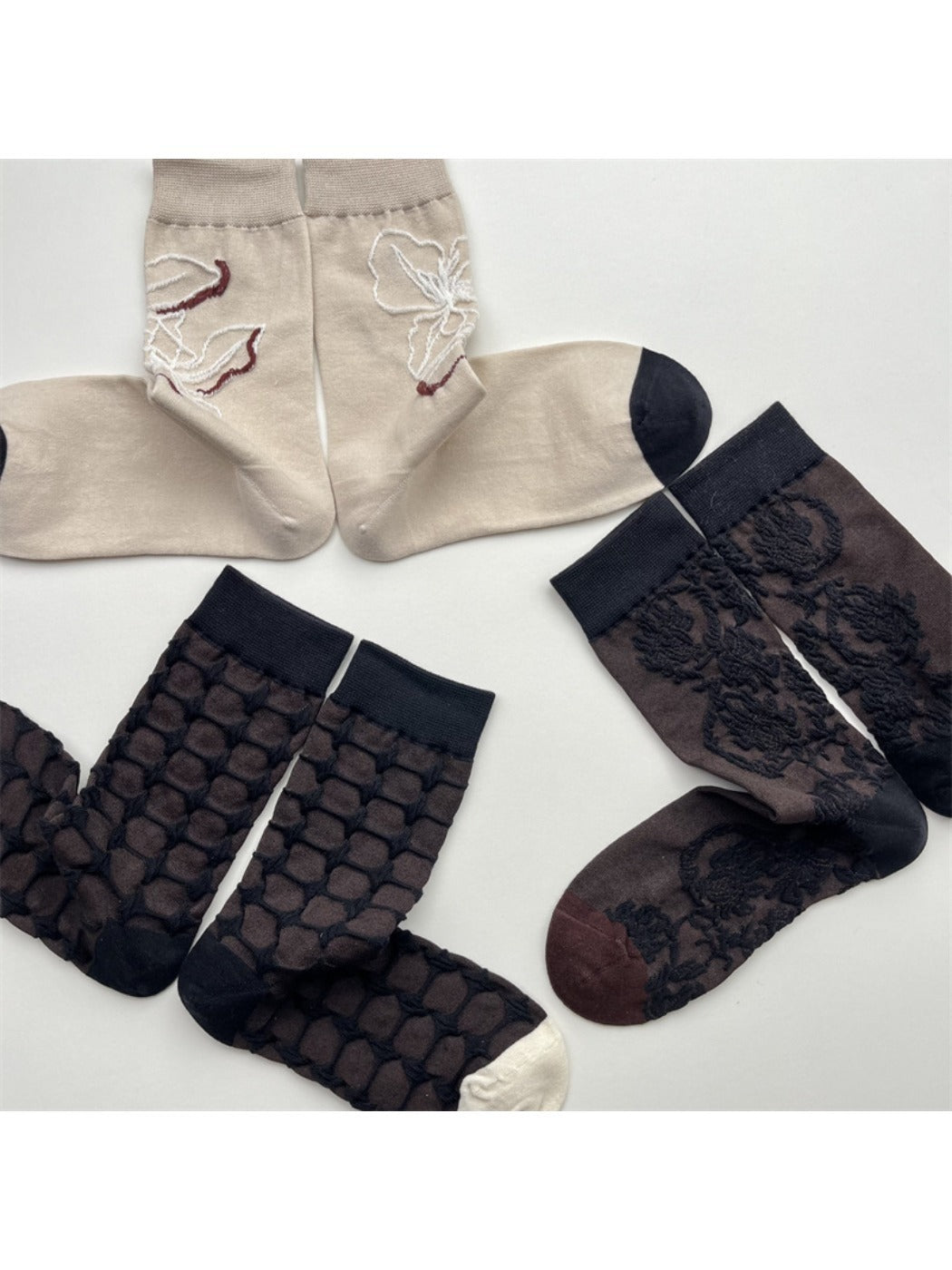 Rufia - Retro Floral Embossed Plaid Socks