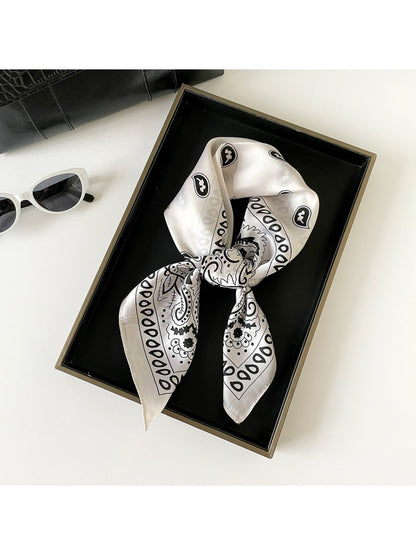 Scarvii - Vintage Paisley Scarf - A stylish and versatile scarf