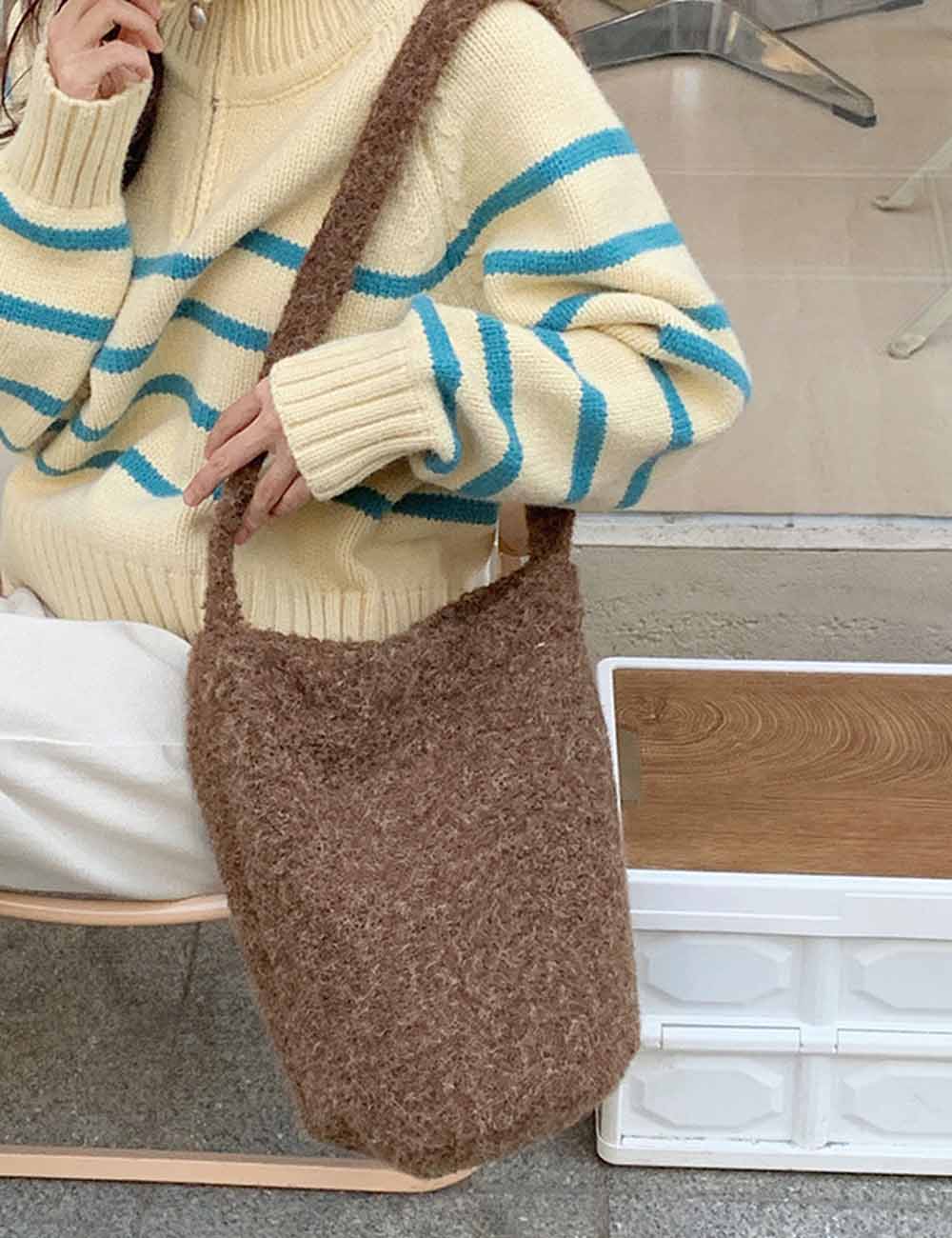 Simple Solid Color Plush Shoulder Bucket Bag