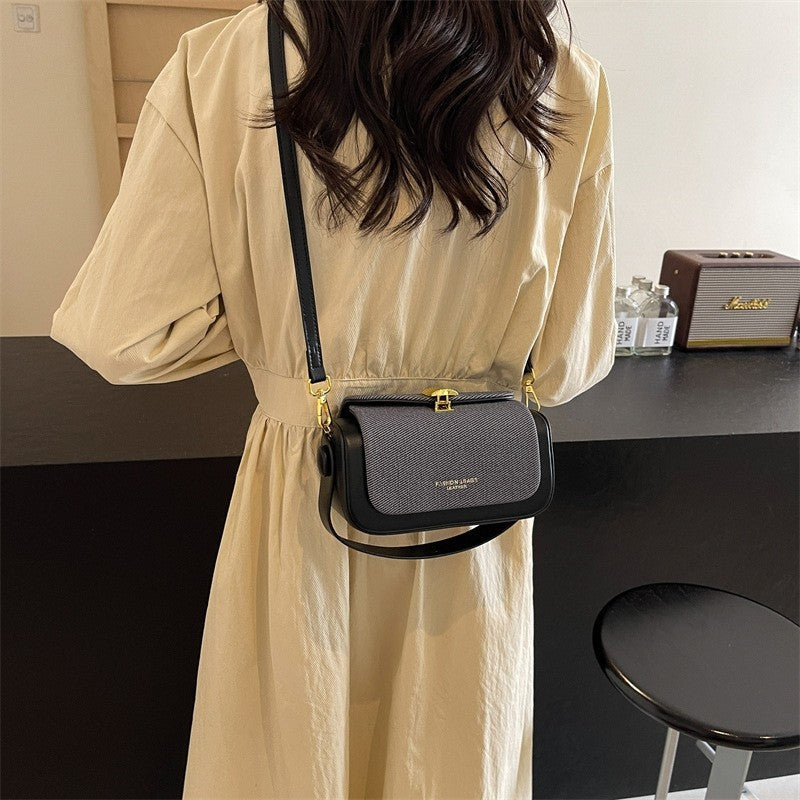 Retro Handbag With Pendant