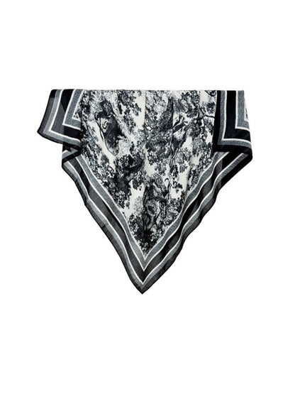 Scarvii - Jungle Print Square Scarf for Women