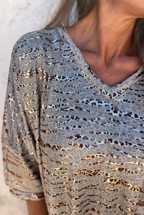 Gray Leopard Print 3\/4 Sleeve V Neck Loose Fit T Shirt