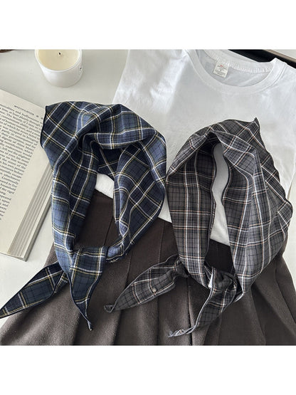 Scarvii - Retro Plaid Triangle Scarf